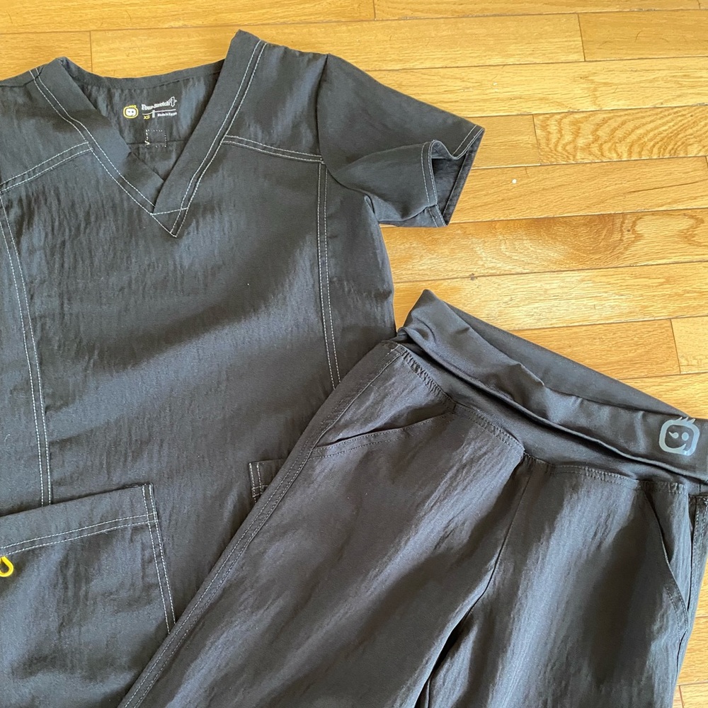 Wide leg Wink scrubs set